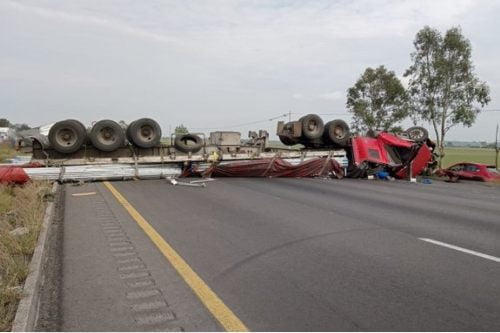 Video: Volcadura de tráiler en la México.Querétaro, cierra circulación al la altura de Polotitlán